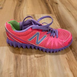 Girls New Balance size 1 shoes!